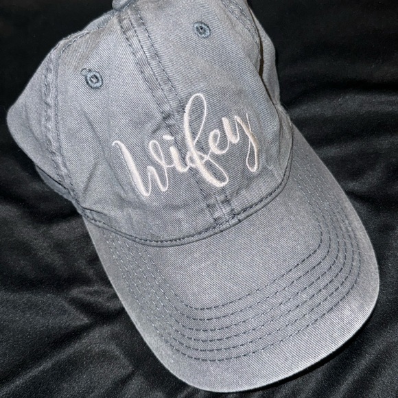 Wifey Baseball Cap - Picture 1 of 3